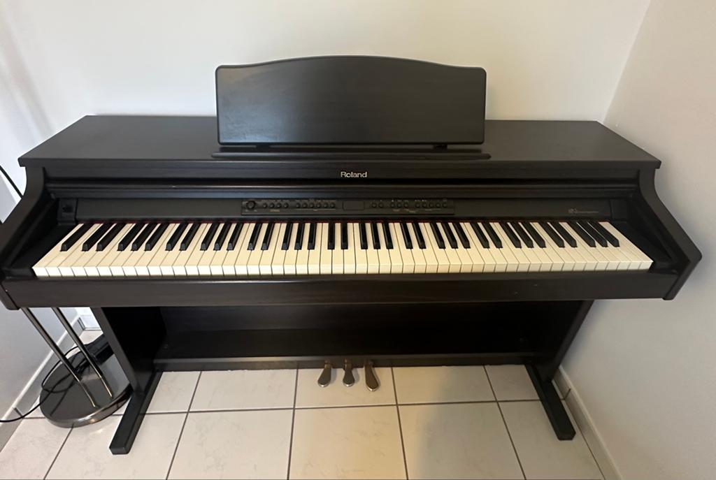 Roland Piano, Muziek en Instrumenten, Piano's, Ophalen, Zo goed als nieuw