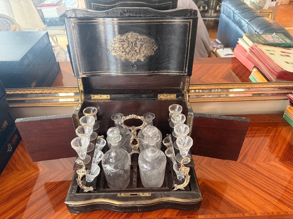 Cave à liqueur Napoléon 3 bois noirci,signée Macé aîné Paris, Enlèvement