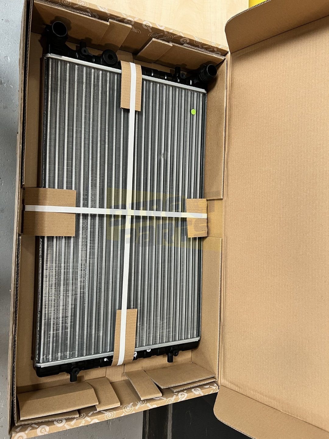 Volkswagen Bora 12/98-9/05 (1J2) Radiateur (1.6i 74Kw./1.8i/, Autos : Pièces & Accessoires, Climatisation & Chauffage, Volkswagen
