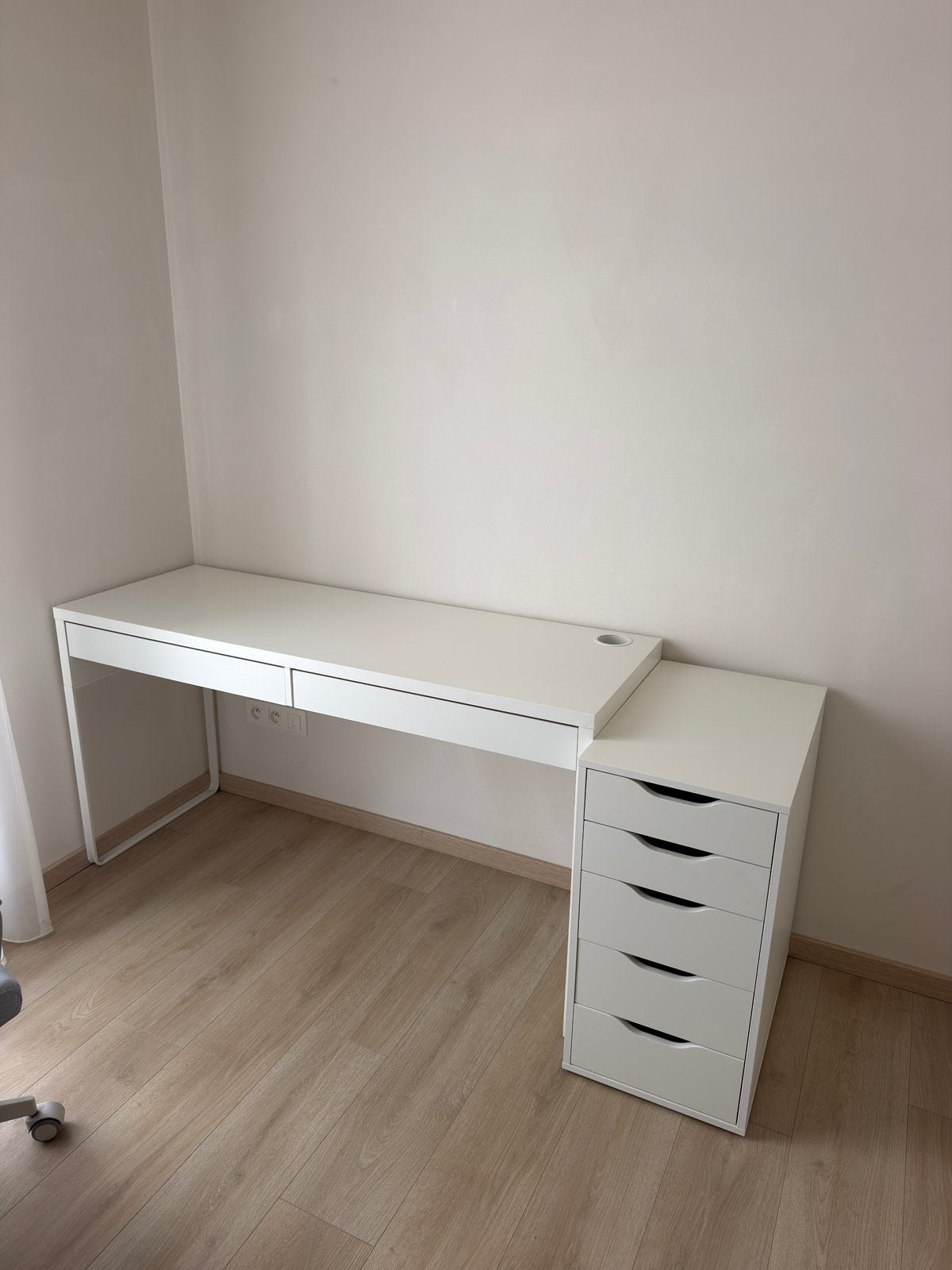 IKEA bureau + ladeblok wit (MOET SNEL WEG WEGENS VERHUIS), Huis en Inrichting, Bureaus, Ophalen, Zo goed als nieuw, IKEA, Wit