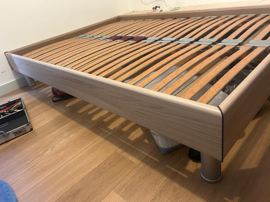 Bedkader en lattenbodem 140 op 200, Huis en Inrichting, Ophalen, Bruin, 140 cm, Zo goed als nieuw