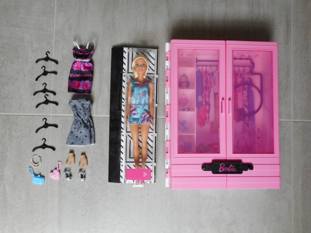 BARBIE kleerkast + nieuwe pop, Ophalen of Verzenden, Zo goed als nieuw, Barbie