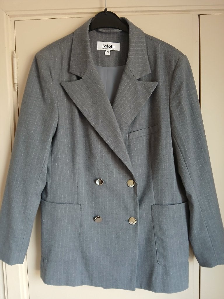 LaLotti grijs mantelpak dames maat 42, Ophalen, Kostuum of Pak, Nieuw, Grijs