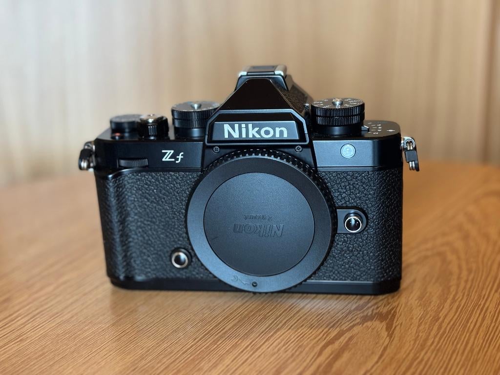 Nikon ZF (nieuwstaat) + grip + 2 batterijen + originele doos, Audio, Tv en Foto, Fotocamera's Digitaal, Zo goed als nieuw, Nikon