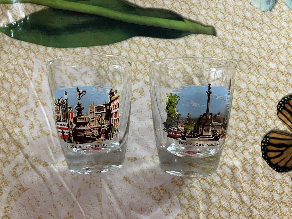 2 borrelglaasjes Londen - Piccadilly Circus Trafalgar Square, Verzamelen, Ophalen of Verzenden, Borrel- of Shotglas