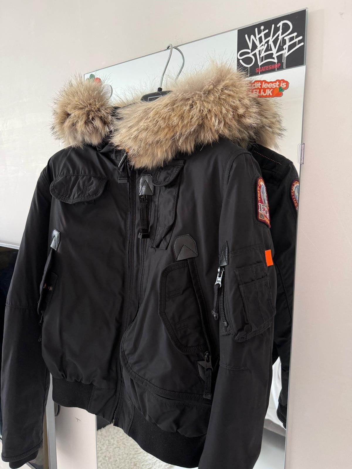 Young small Parajumpers met bont en met extra badge, Ophalen, Zo goed als nieuw, Zwart