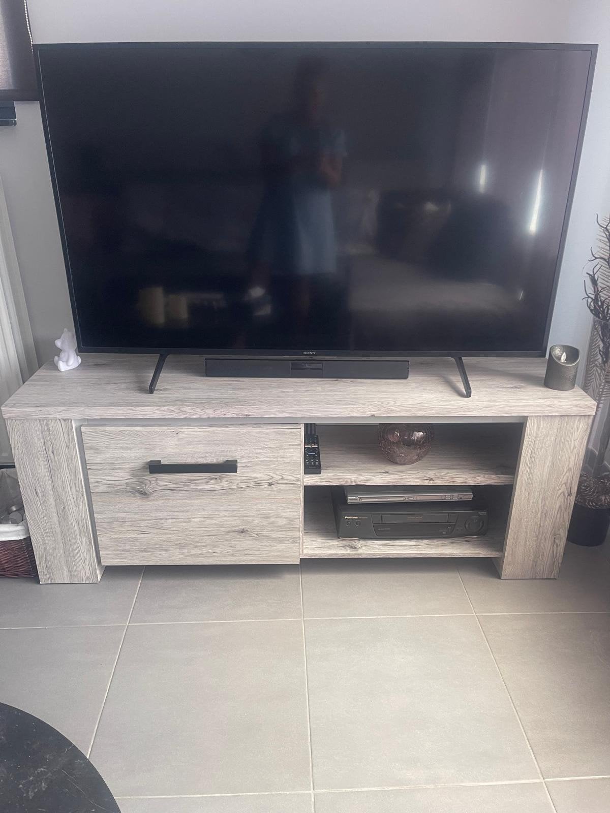 Tv kast, Ophalen