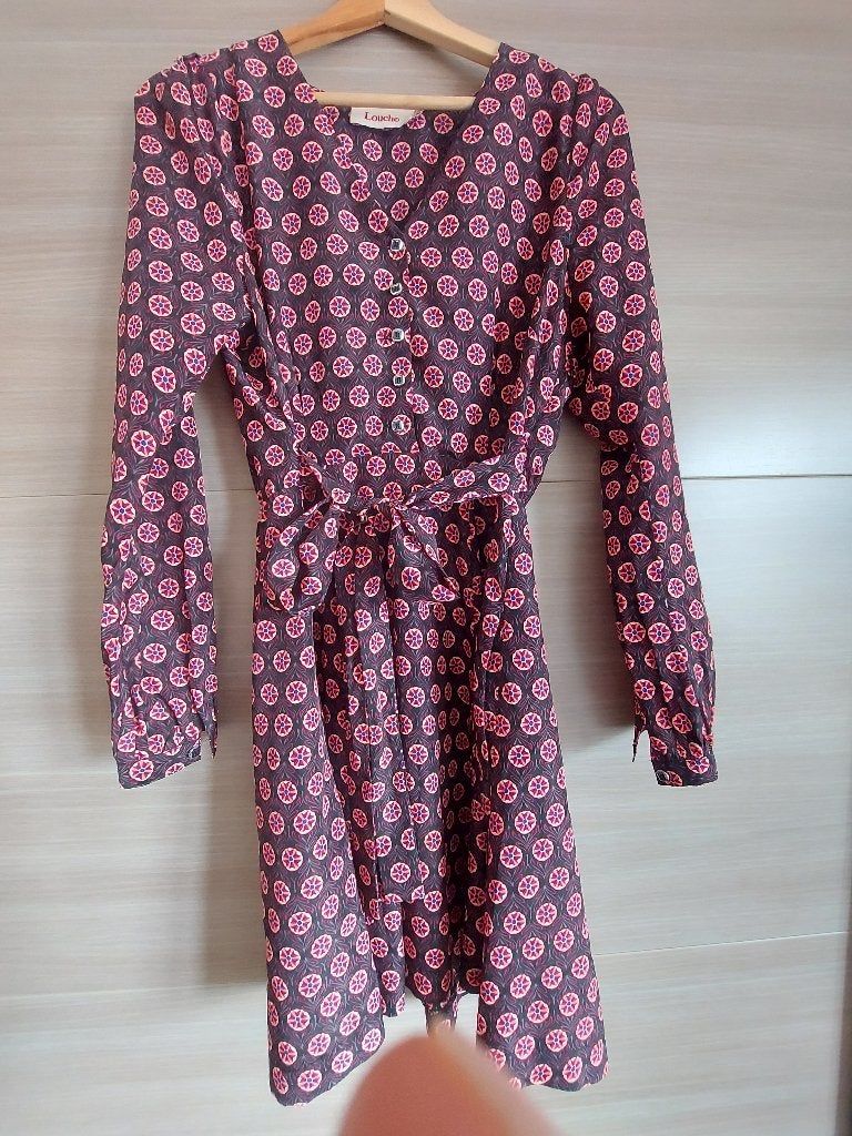 Leuk kleedje, dunne stof kan zomer en winter gedragen worden, Kleding | Dames, Bruin, Louche, Gedragen, Boven de knie