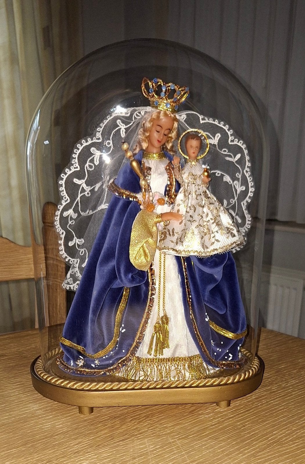 Heel mooi wassen Mariabeeld met kind onder stolp  jaren '60, Ophalen