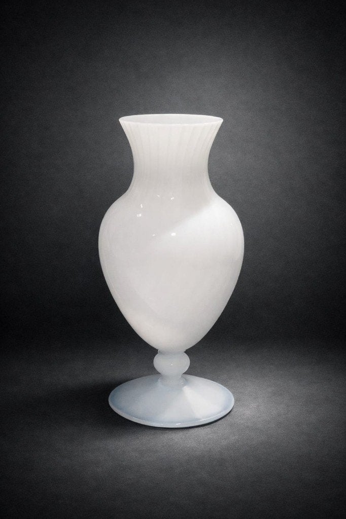 Vase ancien en opaline blanche cristallerie de Boom., Enlèvement