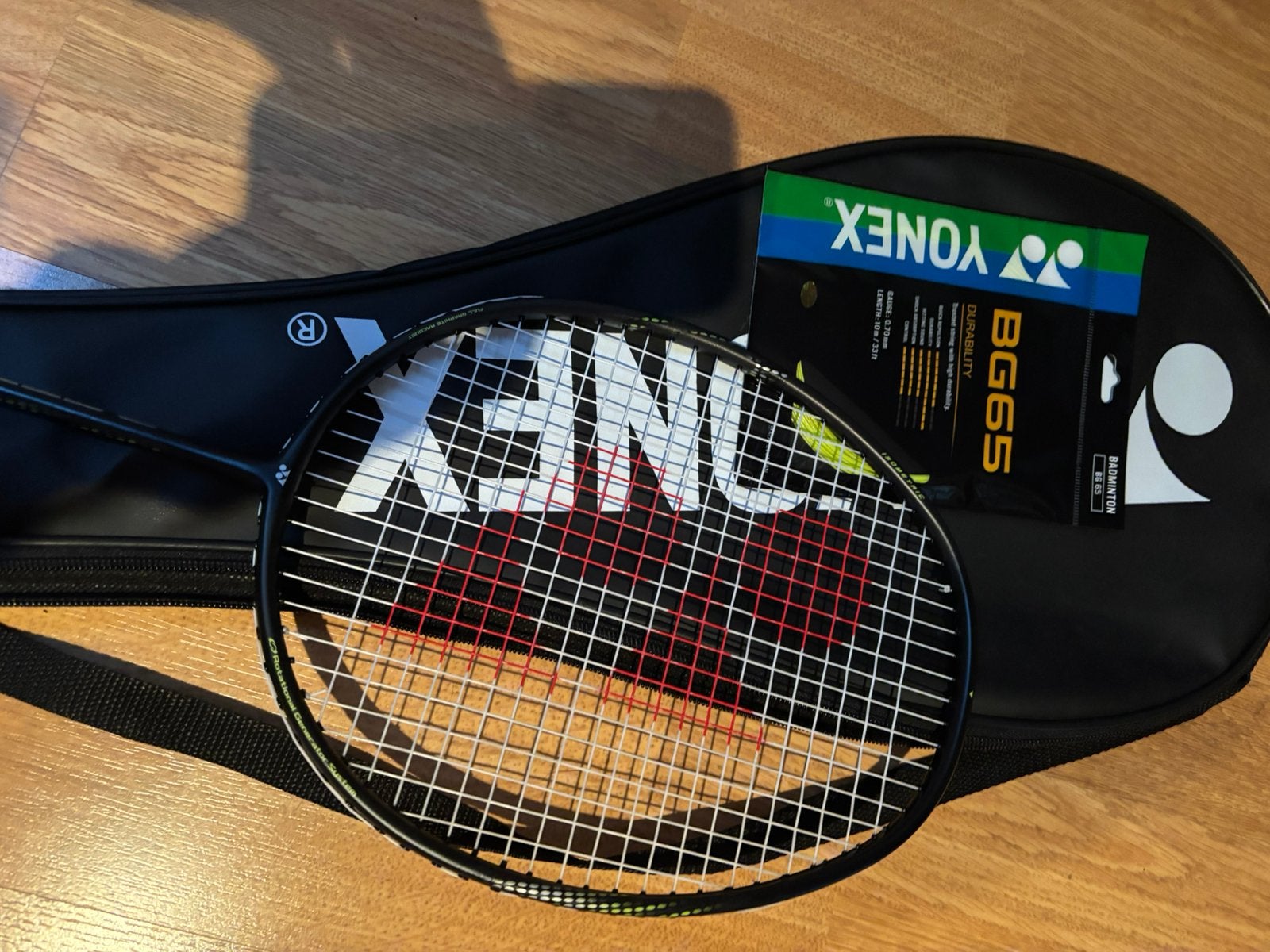 Badmintonracket met vervanset snaren, Sports & Fitness, Enlèvement, Neuf, Raquette(s)