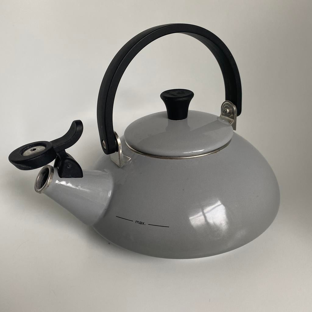 Bouilloire sifflante Zen émaillée grise Le Creuset, 1 tot 2 liter, Ophalen, Gebruikt