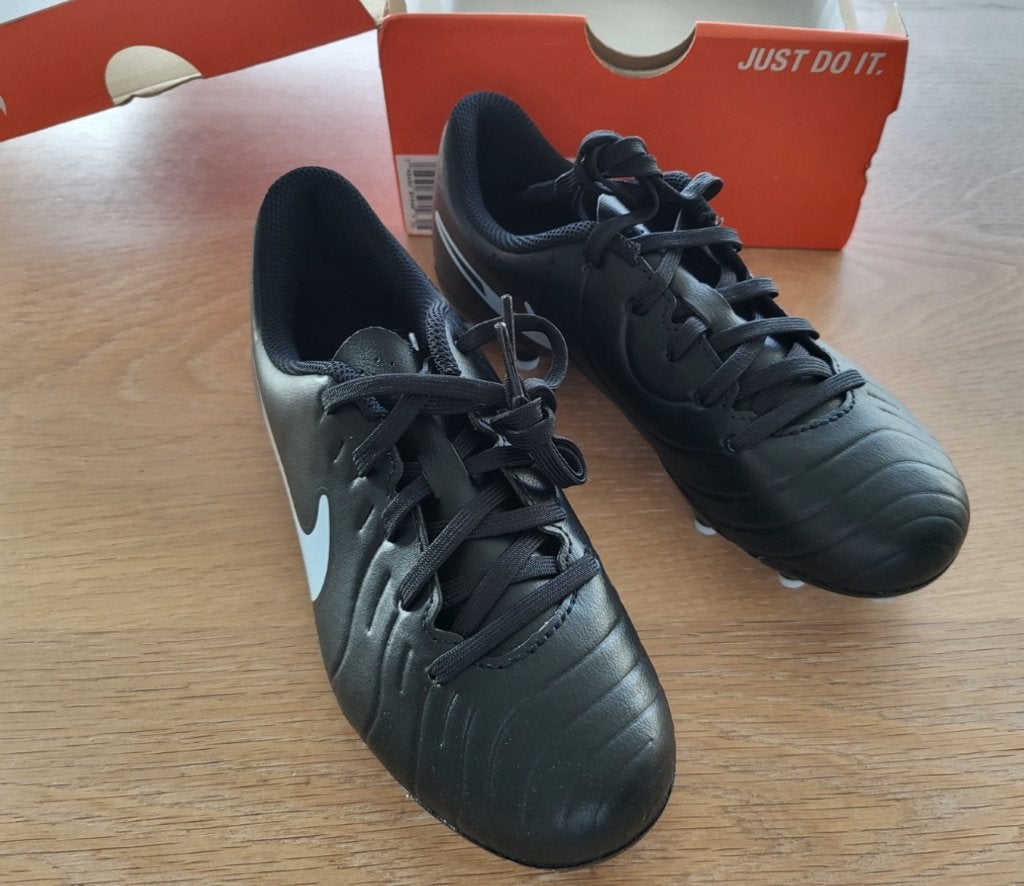 Nike Tiempo Voetbalschoenen. Maat 34. Nieuw en ongebruikt, Ophalen, Nieuw, Schoenen