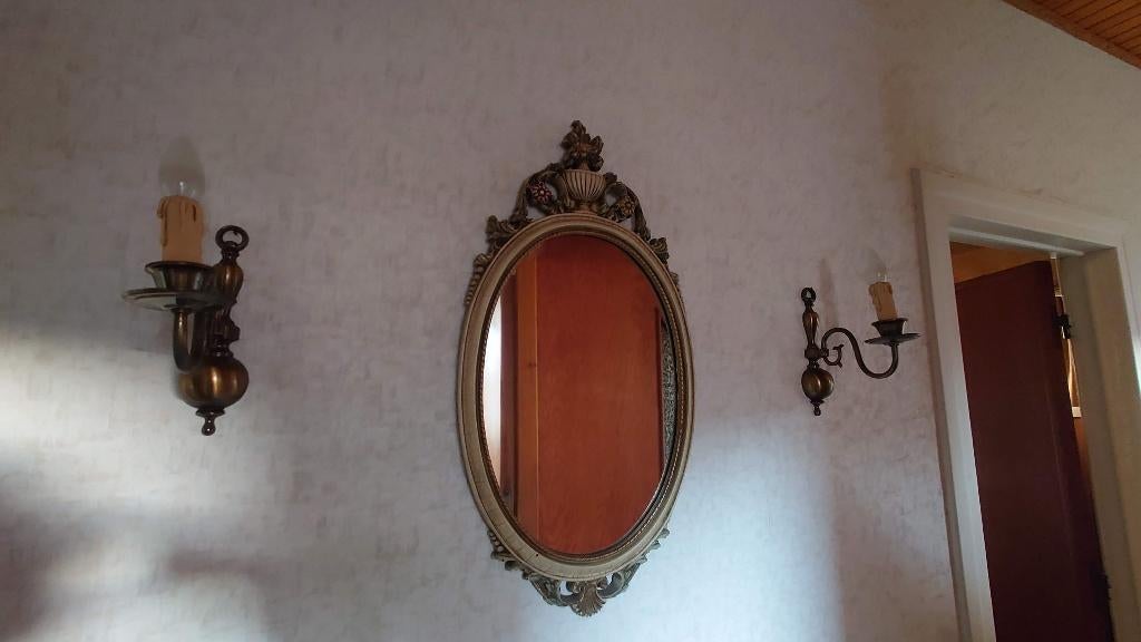 miroir de forme ovale avec un élégant cadre baroque, Enlèvement
