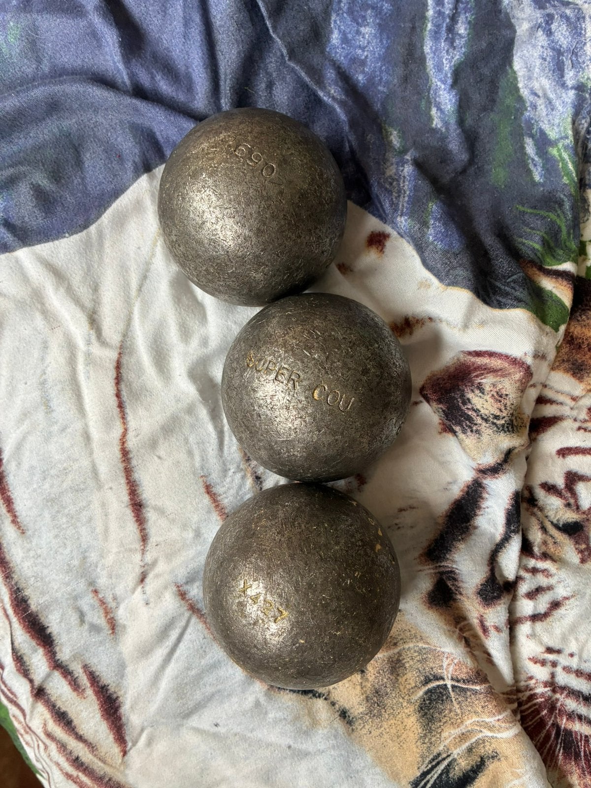BOULES PETANQUE SUPER COU 75/690 RARE A TROUVÉ, Enlèvement, Comme neuf