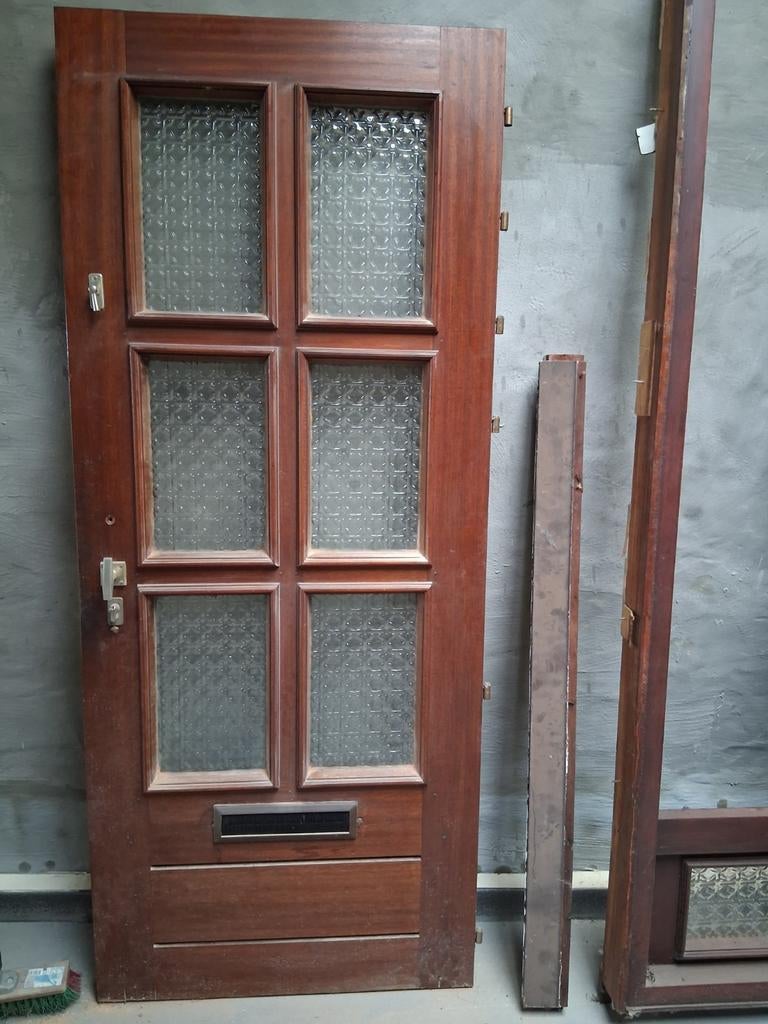 Meranti voordeur met glas, Enlèvement