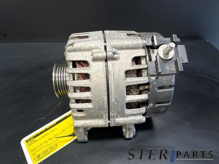 Dynamo d'un Mercedes E-Klasse, 3 mois de garantie, Utilisé, -, -