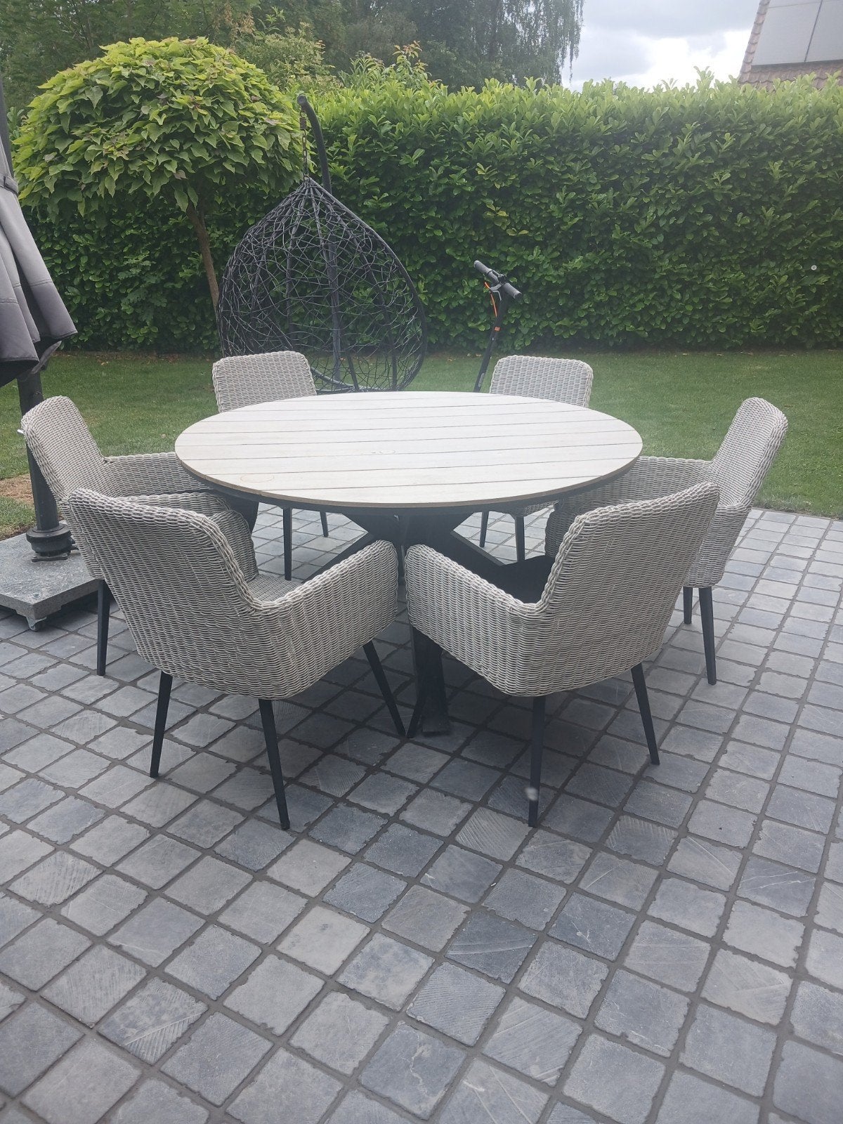 Tuinset, Enlèvement