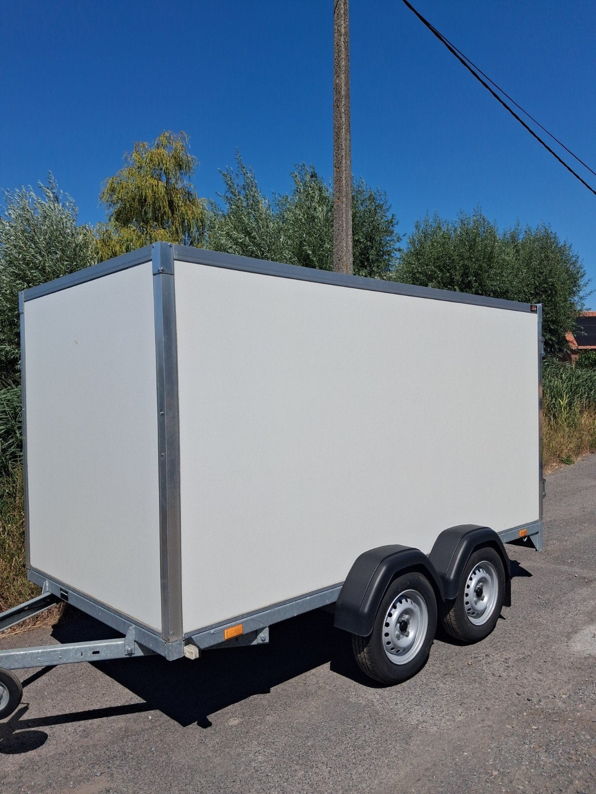 Aanhangwagen gesloten 750kg 3m x 1m50 x 1m50
