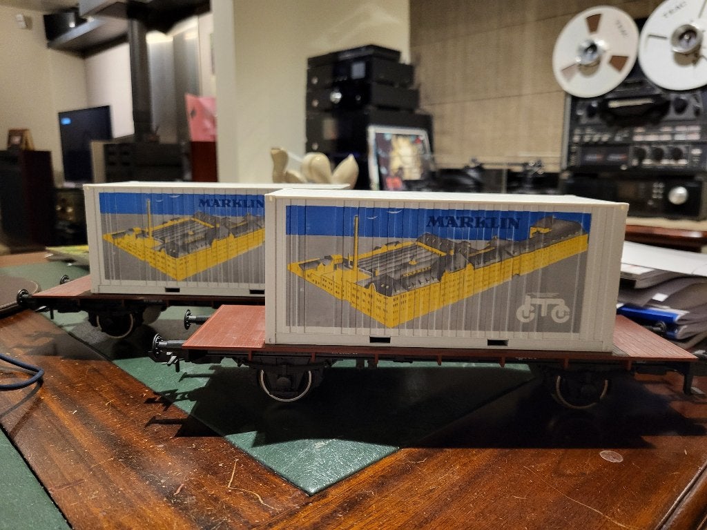 2x MARKLIN Spoor 1 wagon met container, Hobby en Vrije tijd, Ophalen, Gelijkstroom of Wisselstroom, Wagon, Zo goed als nieuw