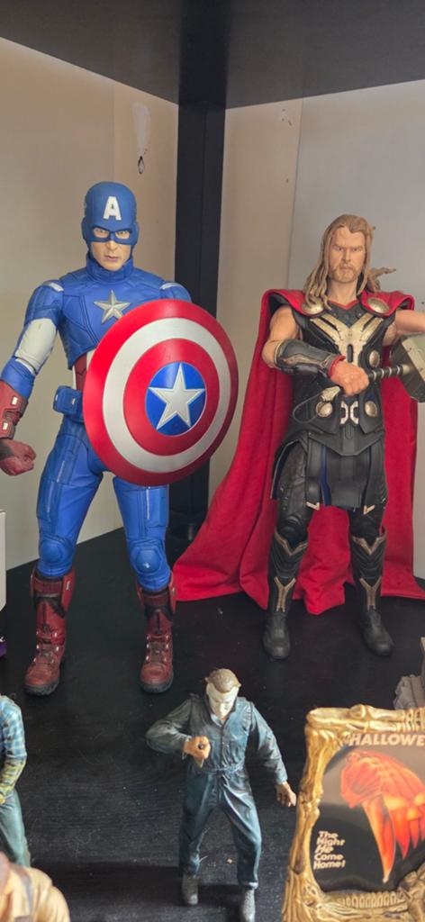 Thor en captain america marvel's avengers(necca figuren), Enfants & Bébés, Jouets | Figurines, Enlèvement