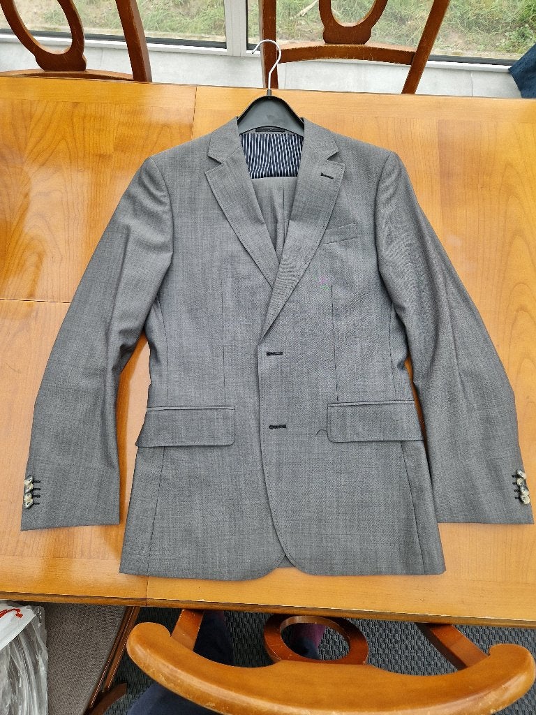 Grijs kostuum Matinique maat 46, Kleding | Heren, Kostuums en vesten, Ophalen, MATINIQUE., Grijs, Gedragen
