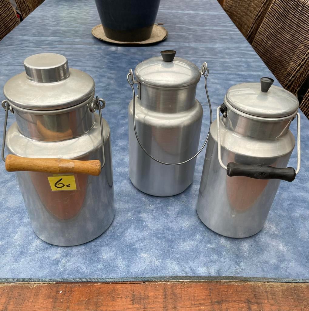 Oude aluminium melkbussen, Ophalen