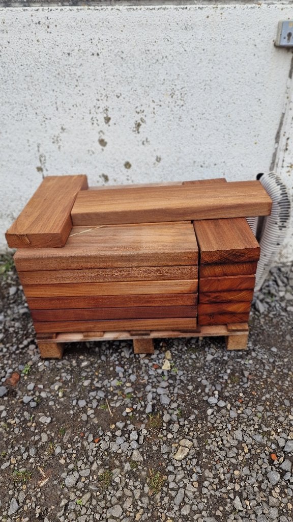 Planches de bois dur Okan, Jardin & Terrasse, Poteaux, Poutres & Planches, Planches, Bois dur, Enlèvement, Neuf