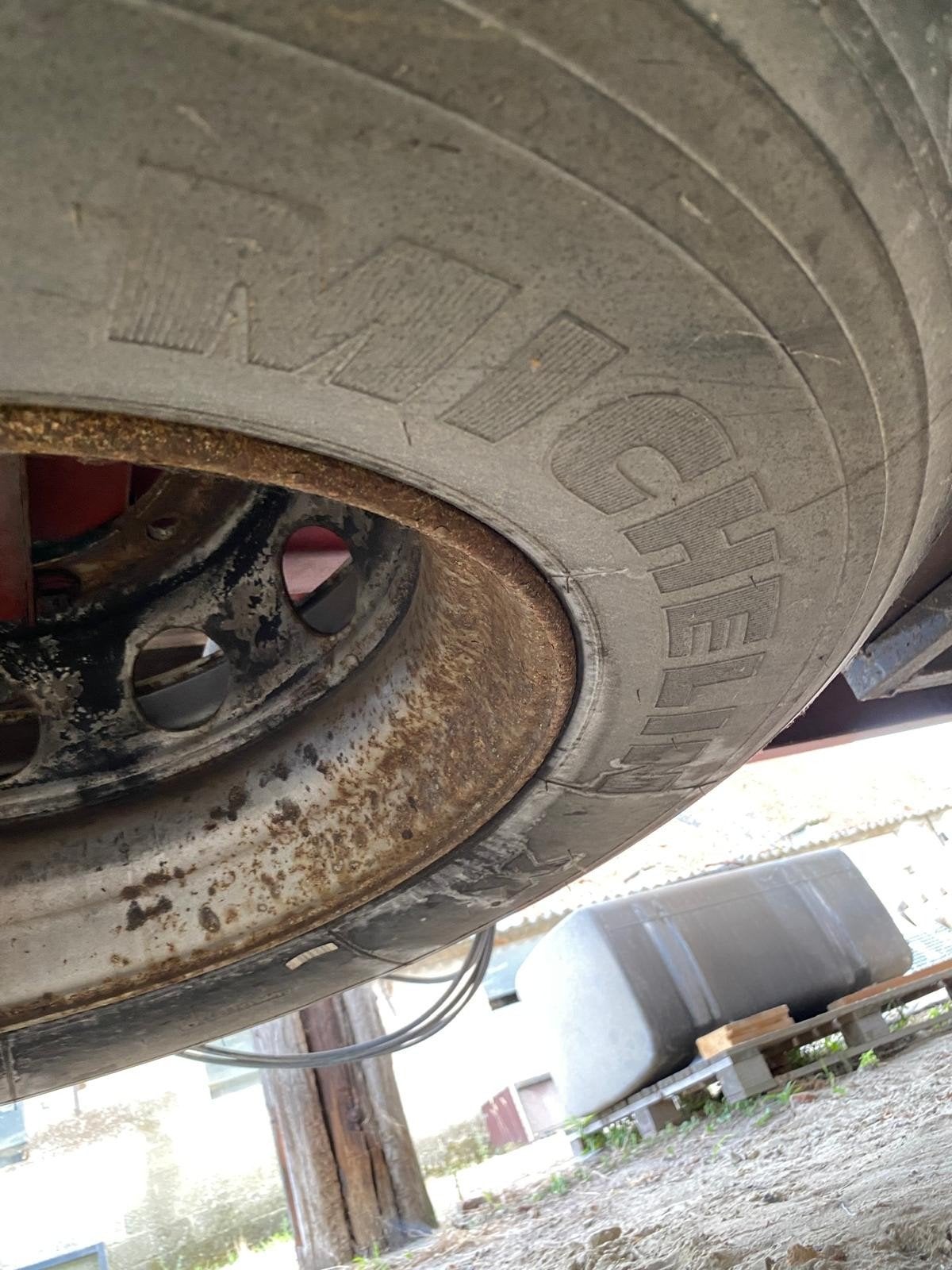 Gebruikte vrachtwagenbanden Michelin en Bridgestone, Auto-onderdelen, Ophalen, Gebruikt, Overige merken, Overige Auto-onderdelen