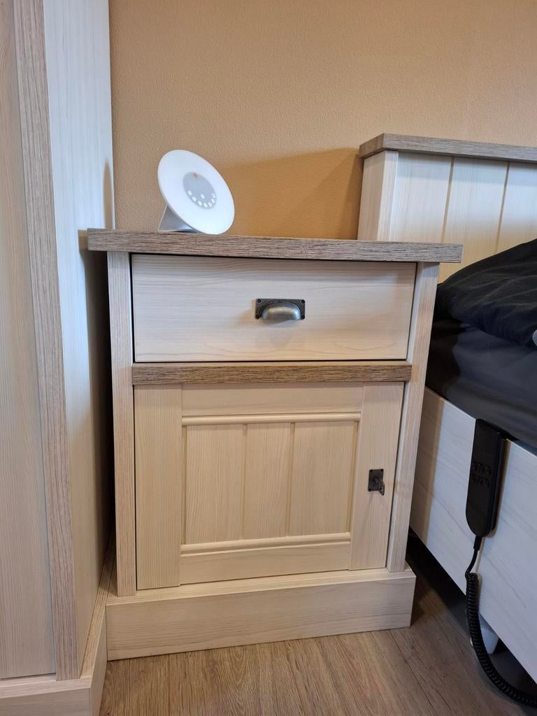 nachtkastjes york, Huis en Inrichting, Ophalen