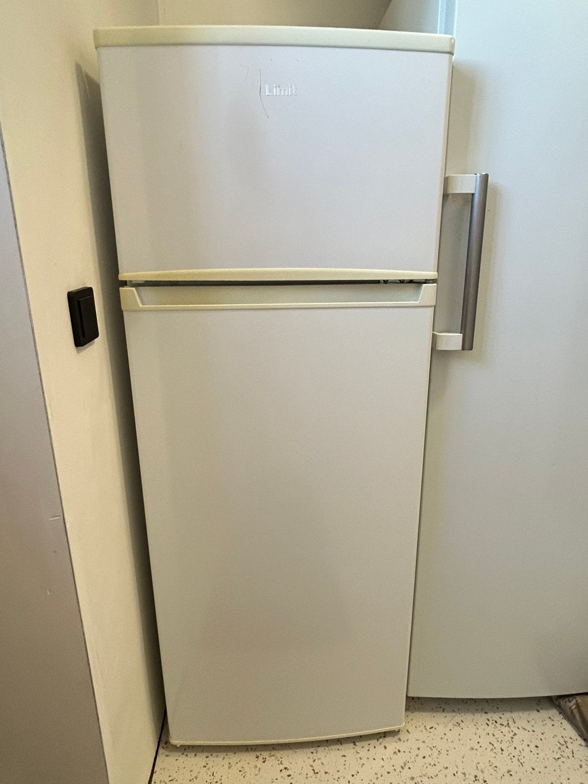 Koelkast met vriesvak - Limit, Elektronische apparatuur, 100 tot 150 liter, Ophalen, Gebruikt, Met aparte vriezer