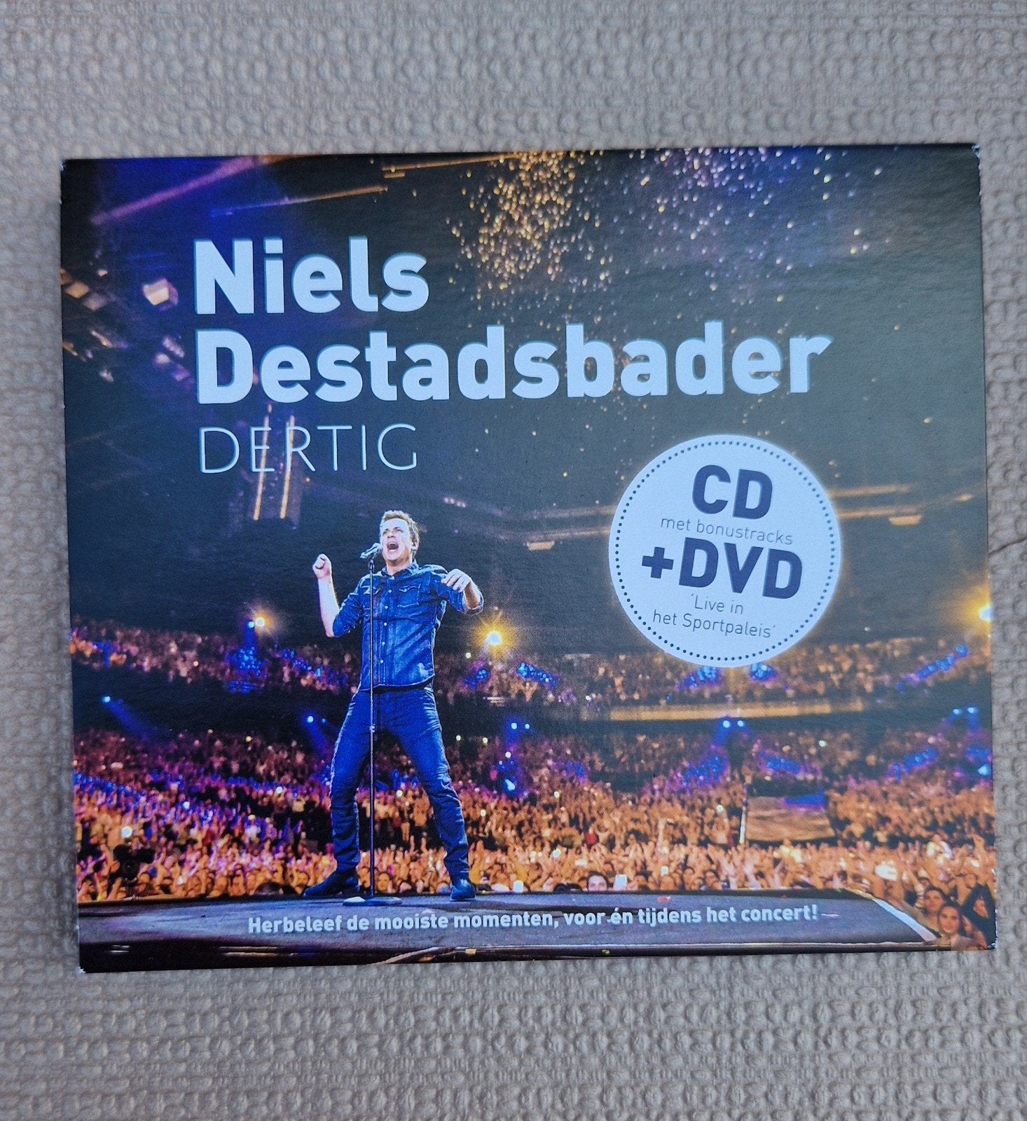 CD Niels Destadsbader - Dertig, 6 singles of meer, Ophalen of Verzenden, Zo goed als nieuw, Nederlandstalig