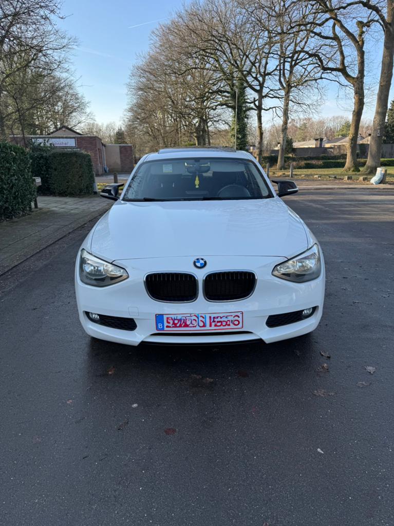 Bmw 114 essence. 125 000 km. 2012, Autos, Noir, 5 portes, Particulier, Tissu