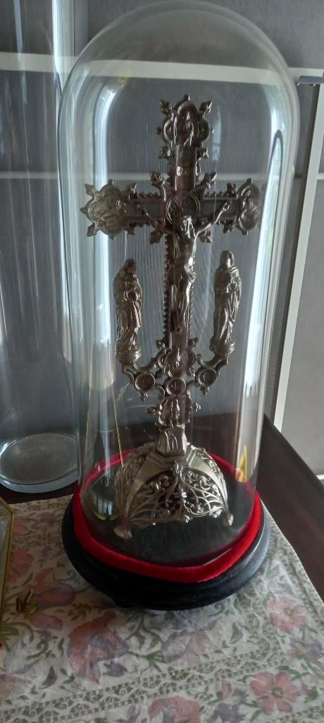 Kruis onder stolp, Antiek en Kunst, Ophalen