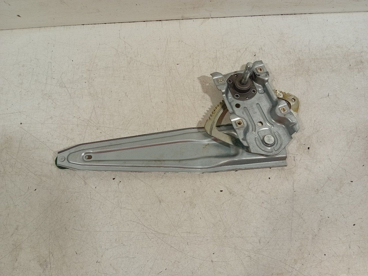 Raammechaniek rechts achter Toyota Yaris, Onderdelen@venauto.nl, Van der Ven Autorecycling B.V., Gebruikt, Ettenseweg 76, 4706 PB Roosendaal, The Netherlands