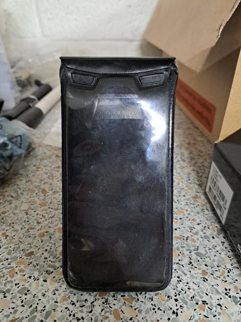 Smartphone houder voor op fietsstuur, Ophalen, Zo goed als nieuw, Btwin