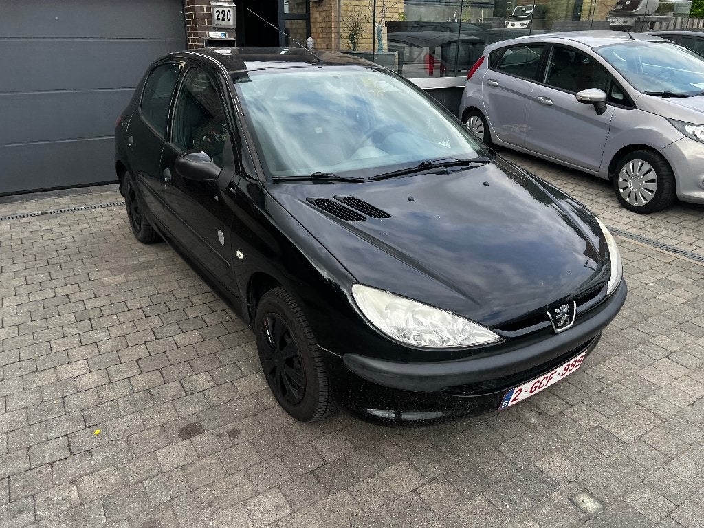 peugeot 206 bj2009 met 113000 met garantie en groot scherm, Voorwielaandrijving, Electronic Stability Program (ESP), Stof, 1360 cc