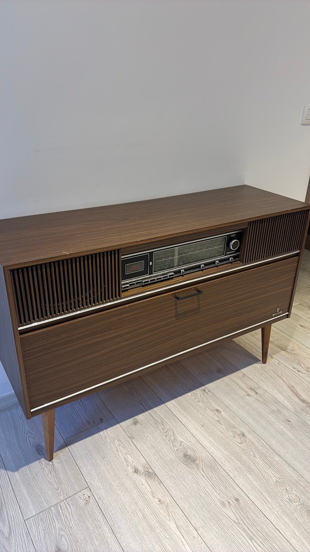 GRUNDIG. Stereo-Konzertschrank Mandello 10, Enlèvement