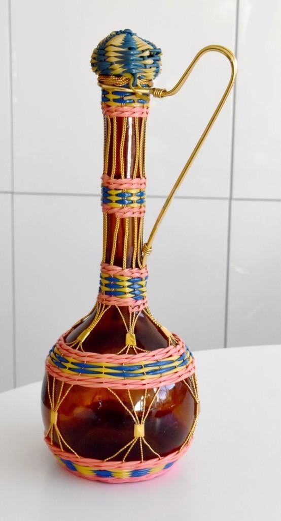 Carafe scoubidou vintage des années 60, Antiquités & Art, Antiquités | Verre & Cristal, Enlèvement ou Envoi
