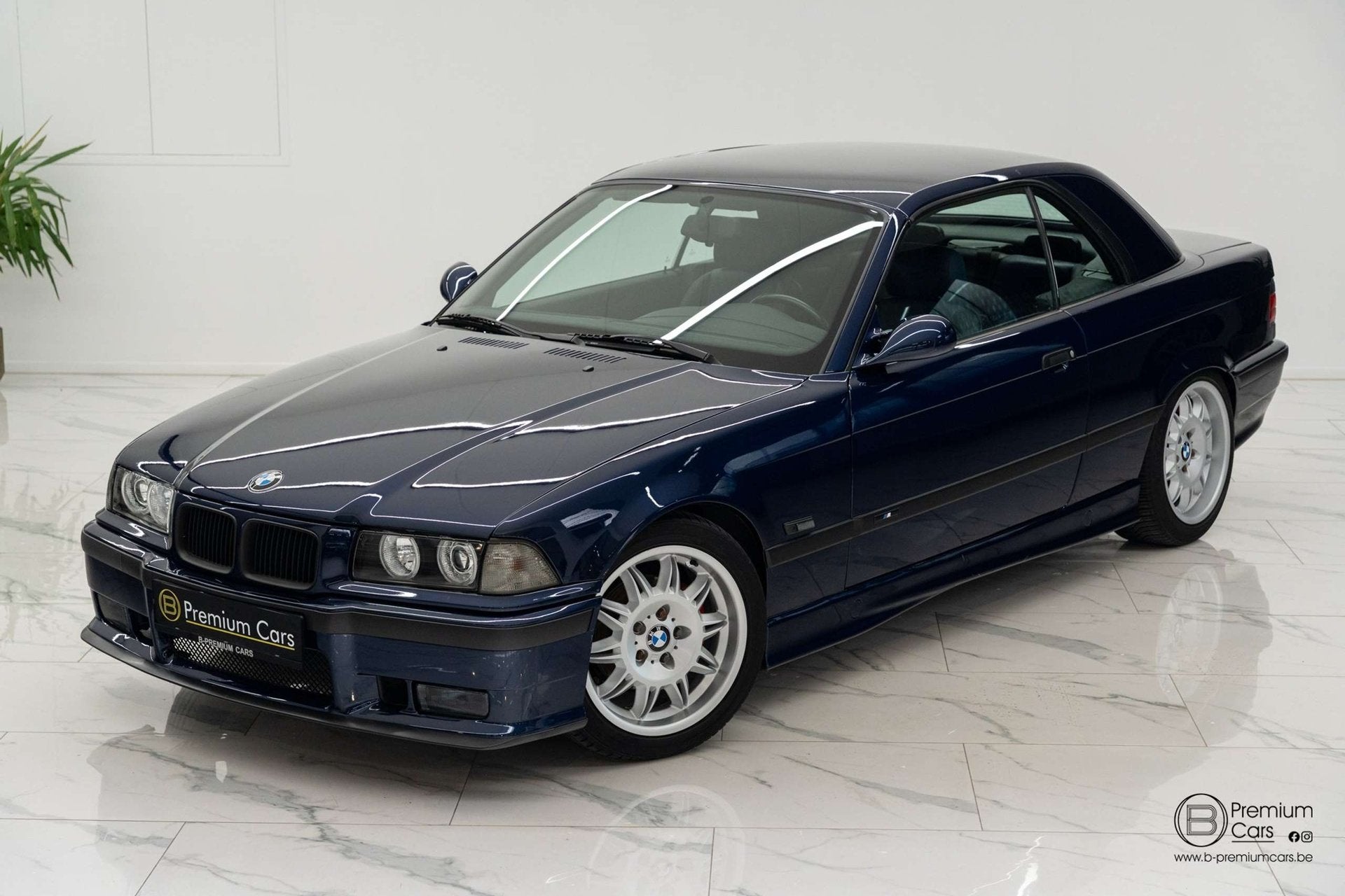 BMW 320 I 325 motor cabrio E36 M pack! Oldtimer! Uniek!, Euro 6, Entreprise, Cabriolet, Boîte manuelle