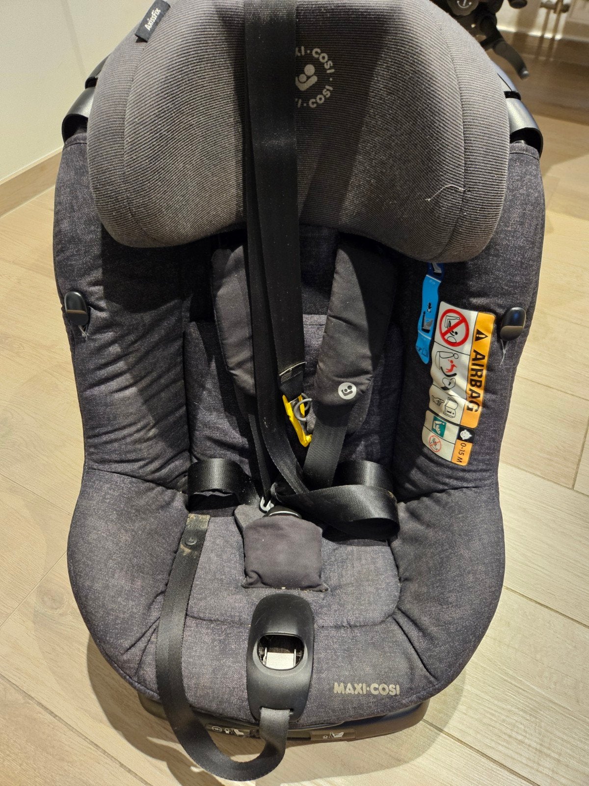 Maxi Cosi autostoel Axissfix Nomadblack, Ophalen