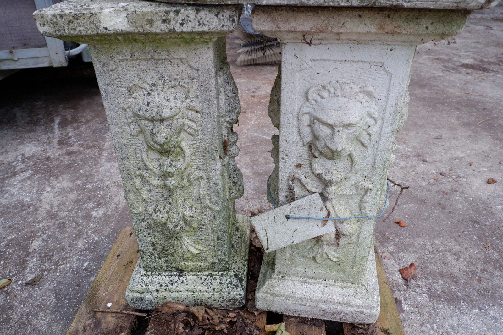 2 colonnes en béton, Enlèvement, Béton