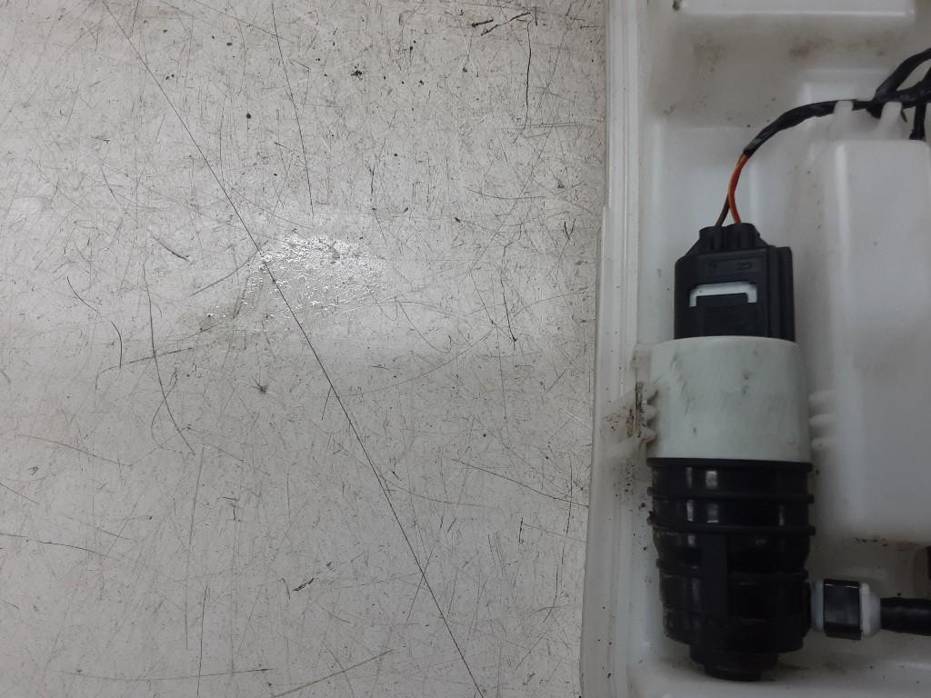 RUITENSPROEIERPOMP ACHTER BMW 1 serie (F20), Gebruikt, Mevr. I. Hauben, BMW, Rue de l'Espoir 34 34
4030  GRIVEGNÉE, BE