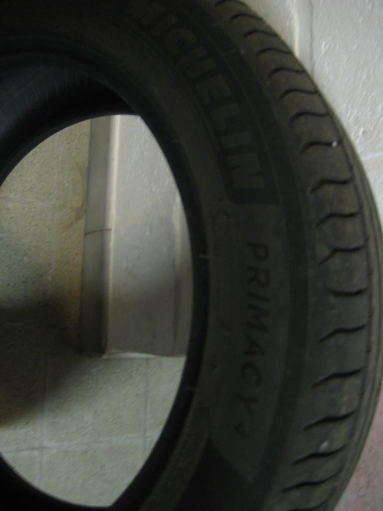 2 nouveaux pneus d'été Michelin 215/55 R17, Véhicule de tourisme, Pneus été, Pneu(s), Enlèvement