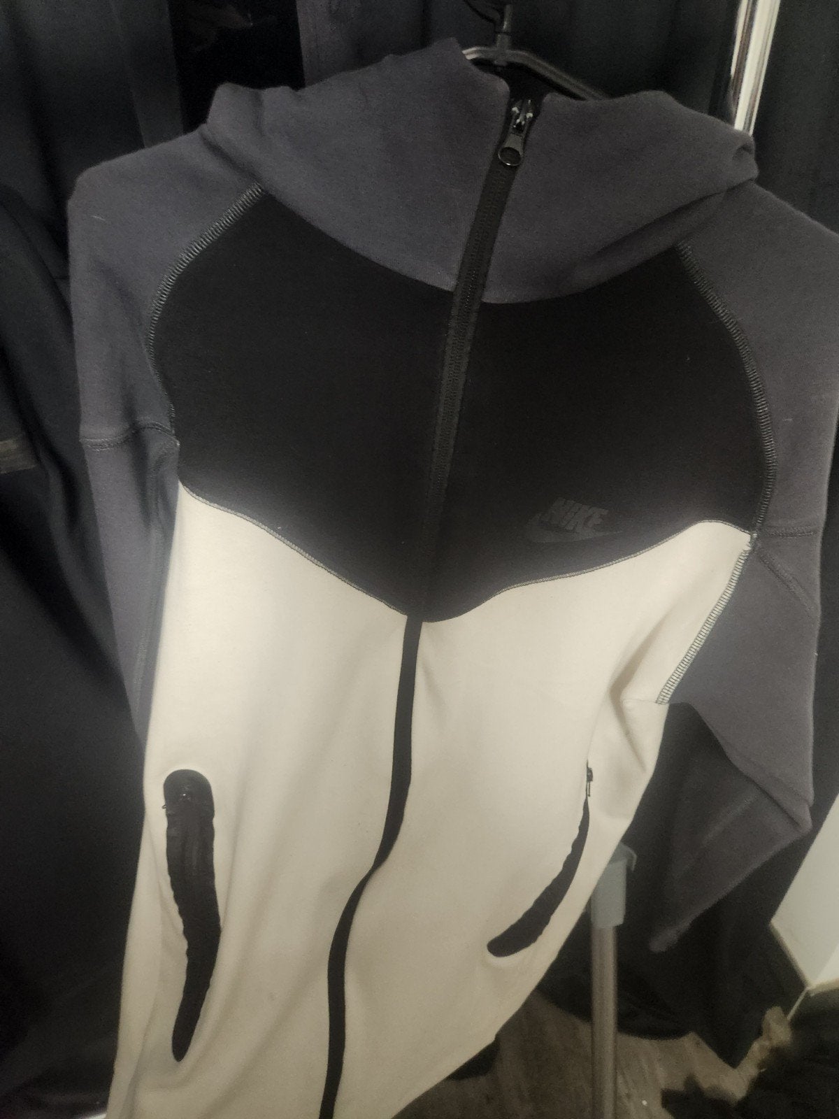 Nike tech vest, Vêtements | Hommes, Pulls & Vestes, Enlèvement, Taille 56/58 (XL), Noir, Nike