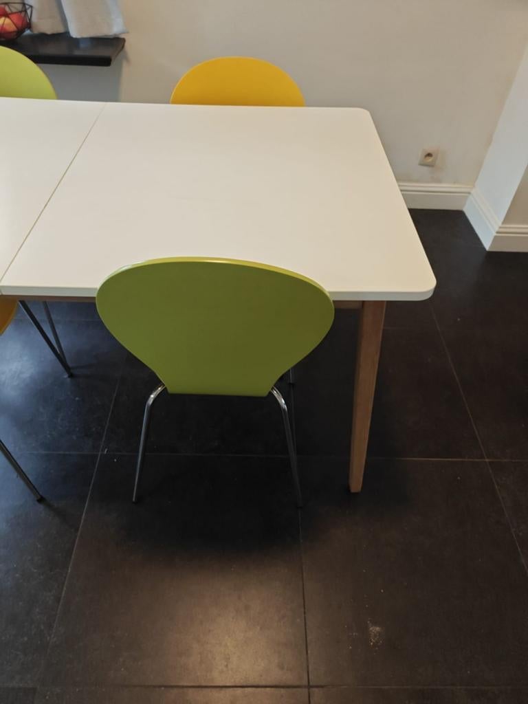 Tafel met 6 gekleurde stoelen, Muziek en Instrumenten, Behuizingen en Koffers, Ophalen