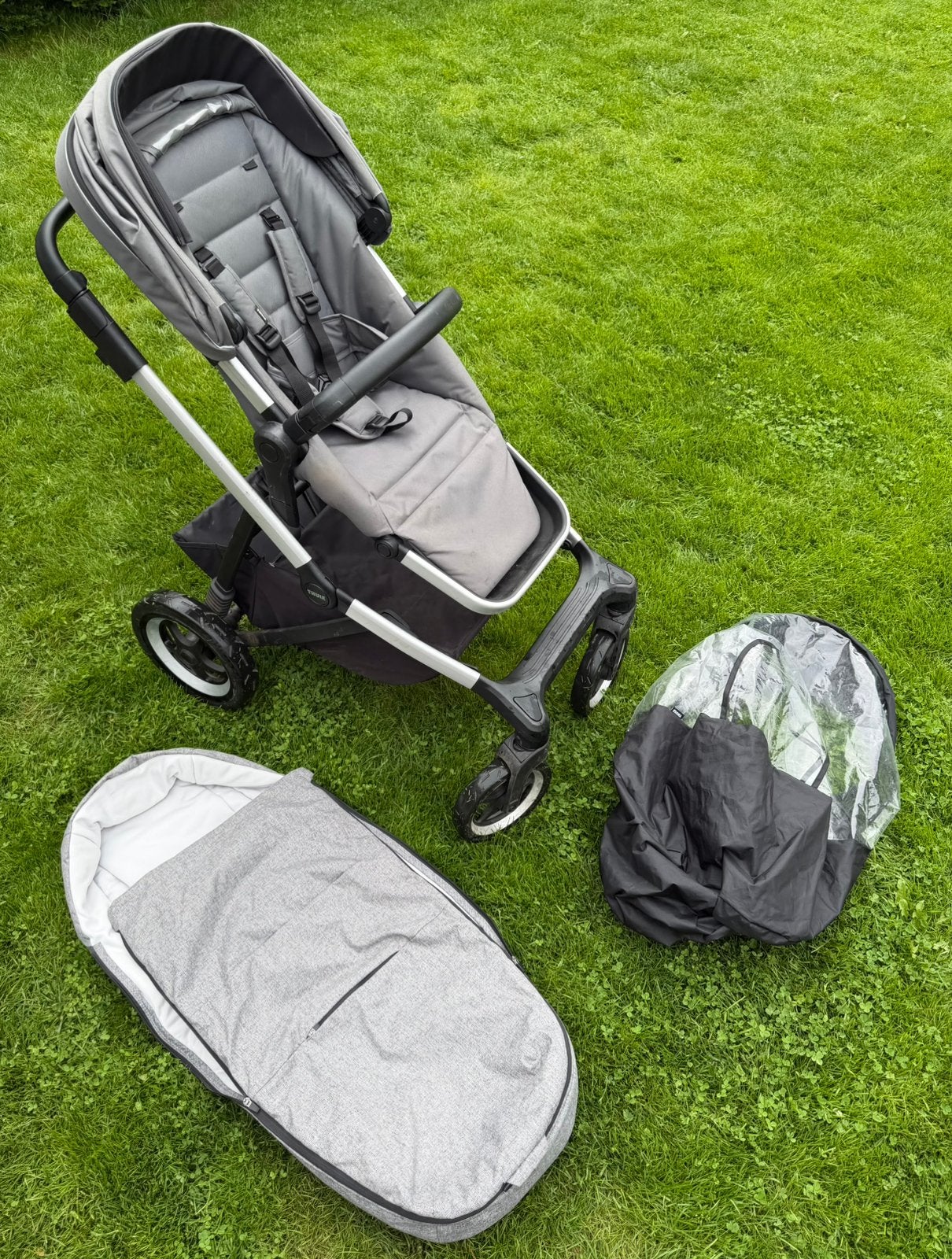 Thule sleek kinderwagen buddy met voetenzak en raincover, Enlèvement, Comme neuf, Poussette, Tige de poussée réglable