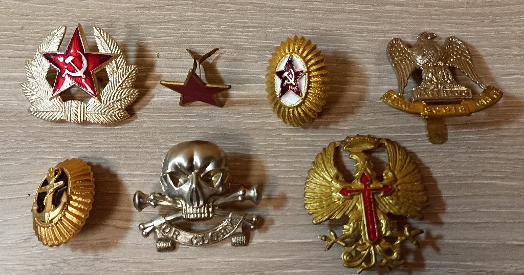 Lot de 7 insignes militaires divers pays, Envoi, Armée de terre, Emblème ou Badge