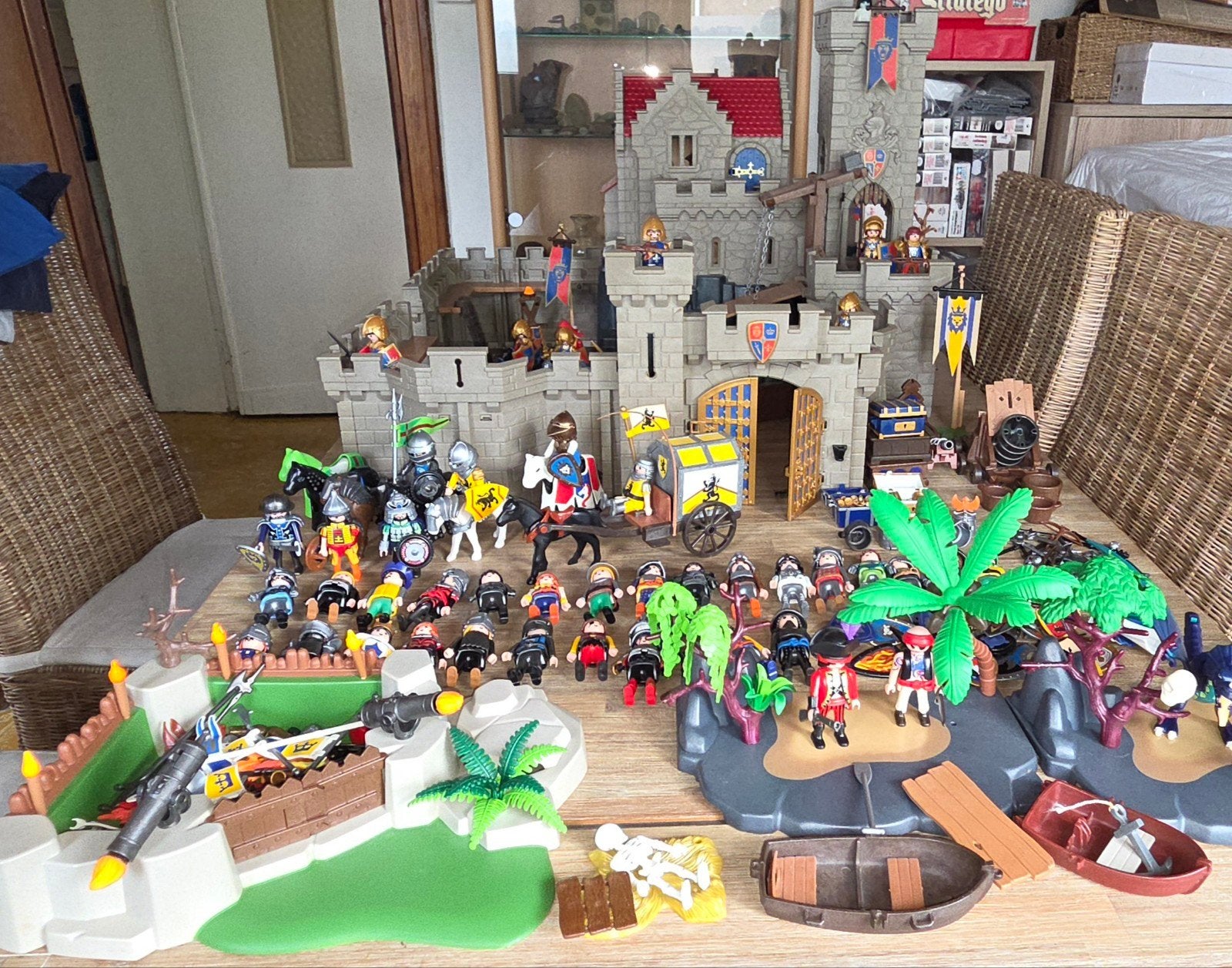 playmobil kasteel jaren 80 met ridders en uitrusting, Verzamelen, Ophalen of Verzenden, Zo goed als nieuw