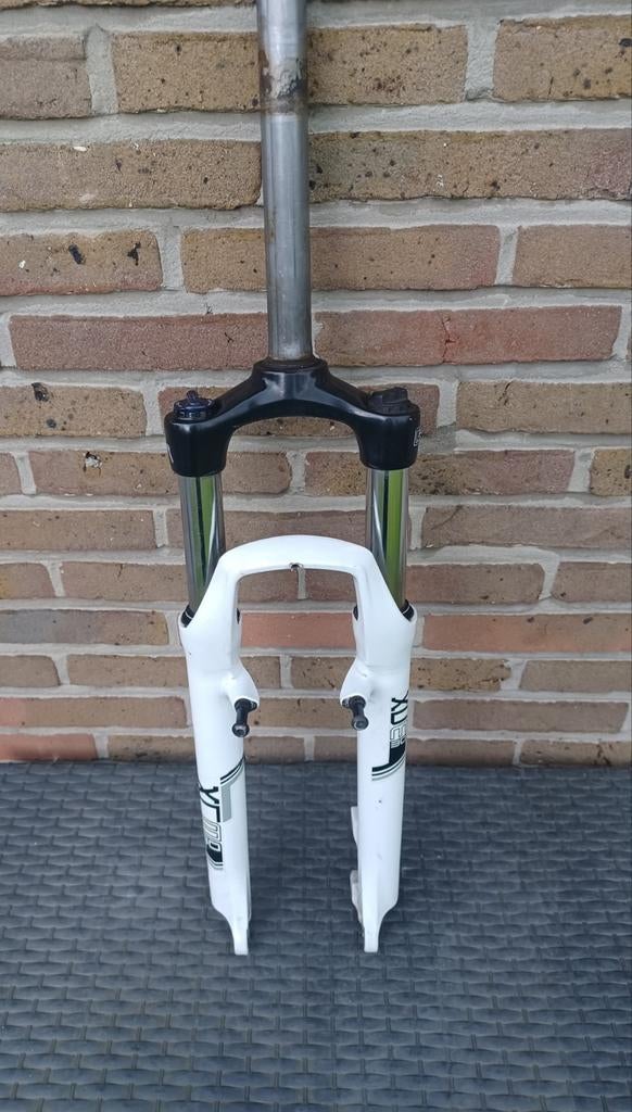 Suntour voorvering met lock out, Fietsen en Brommers, Ophalen, Voorvork, Aluminium, Mountainbike